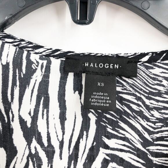 Halogen Womens Twist Front Top XS Black Ivory Splice Animal Short Sleeve NWOT - Picture 5 of 9